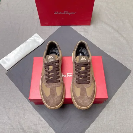 フェラガモ カジュアルシューズ