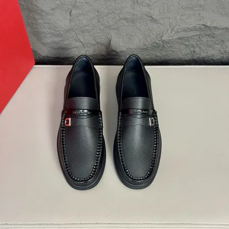 フェラガモ カジュアルシューズ