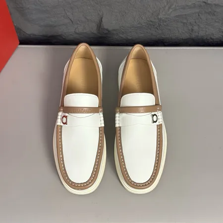 フェラガモ カジュアルシューズ