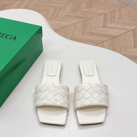 ボッテガ ヴェネタ スリッパ