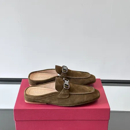 フェラガモ スリッパ