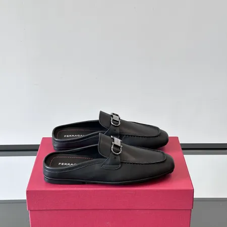 フェラガモ スリッパ