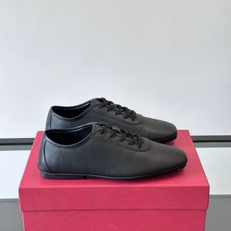 フェラガモ カジュアルシューズ