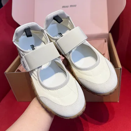 ミュウミュウ カジュアルシューズ