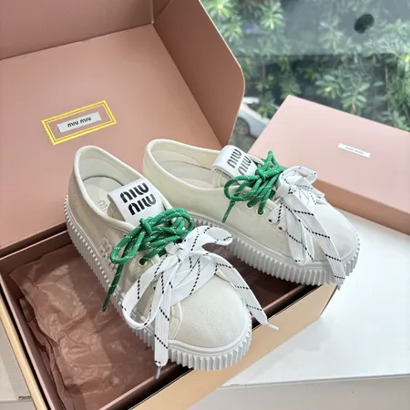 ミュウミュウ カジュアルシューズ