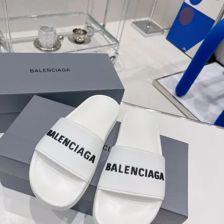 バレンシアガ スリッパ
