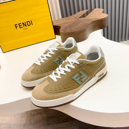 フェンディ カジュアルシューズ