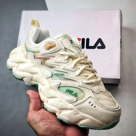 フィラ スニーカー
