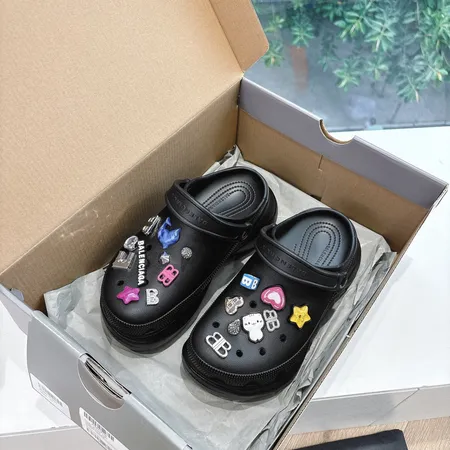 バレンシアガ スリッパ