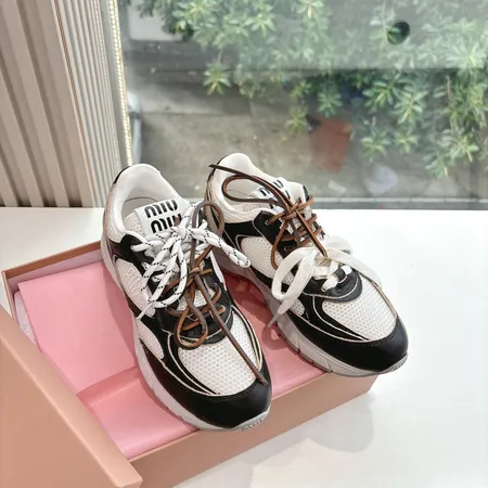 ミュウミュウ スニーカー