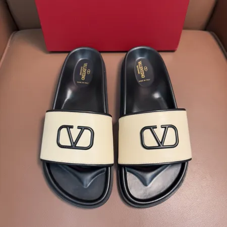 ヴァレンティノ スリッパ