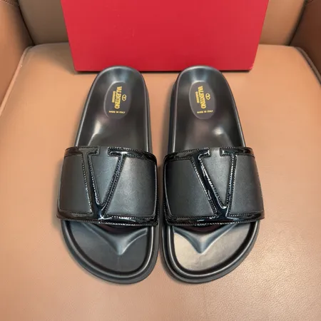 ヴァレンティノ スリッパ