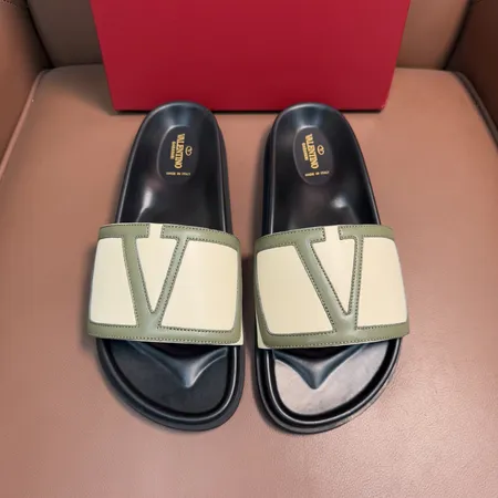ヴァレンティノ スリッパ