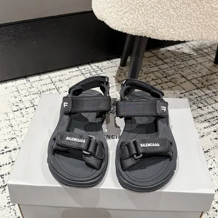 バレンシアガ サンダル