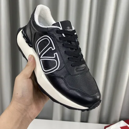 ヴァレンティノ スニーカー