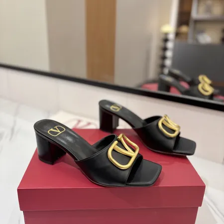 ヴァレンティノ スリッパ