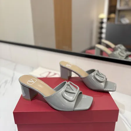 ヴァレンティノ スリッパ