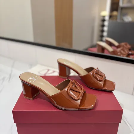 ヴァレンティノ スリッパ