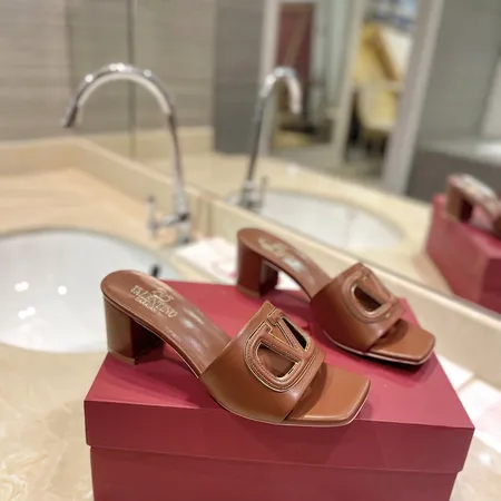 ヴァレンティノ スリッパ