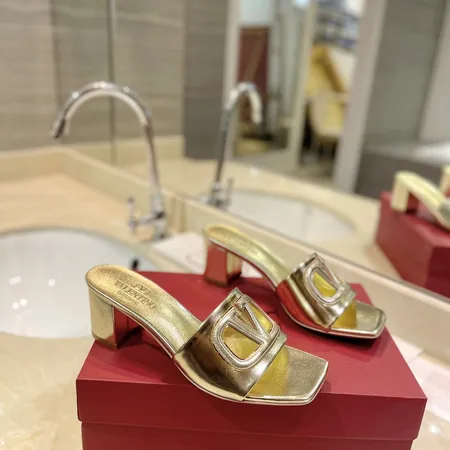 ヴァレンティノ スリッパ