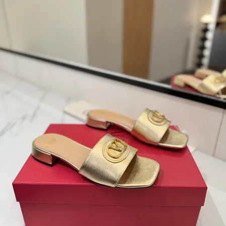 ヴァレンティノ スリッパ