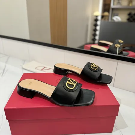 ヴァレンティノ スリッパ