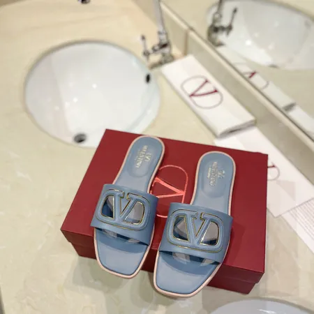 ヴァレンティノ スリッパ