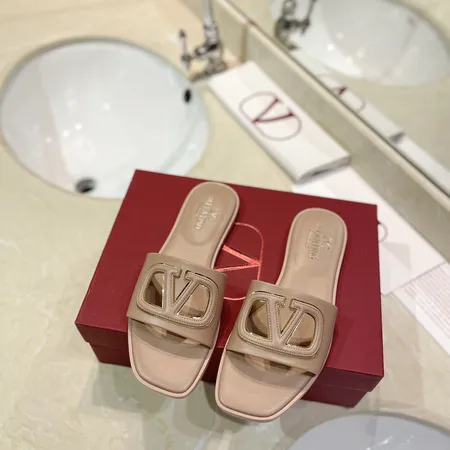 ヴァレンティノ スリッパ