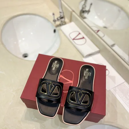 ヴァレンティノ スリッパ