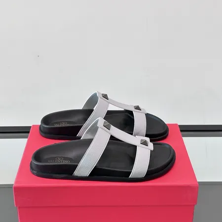 ヴァレンティノ スリッパ