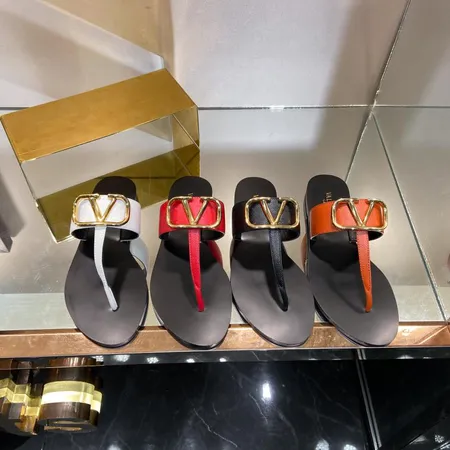 ヴァレンティノ スリッパ