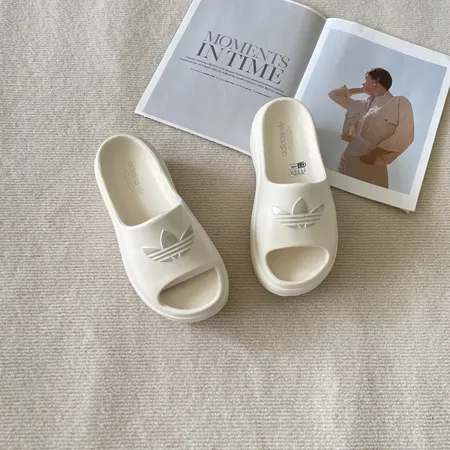 アディダス スリッパ