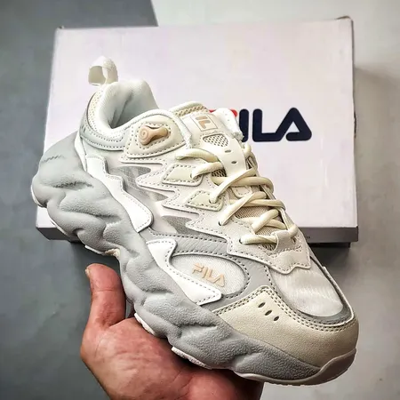フィラ スニーカー