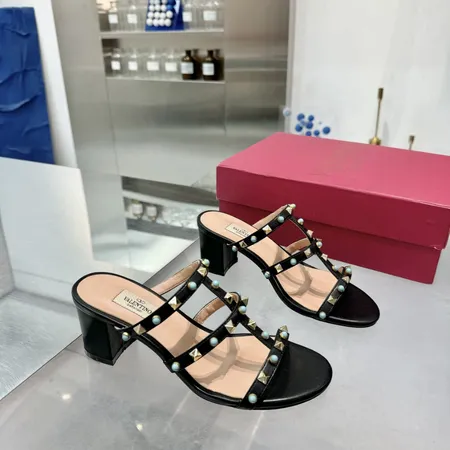 ヴァレンティノ スリッパ