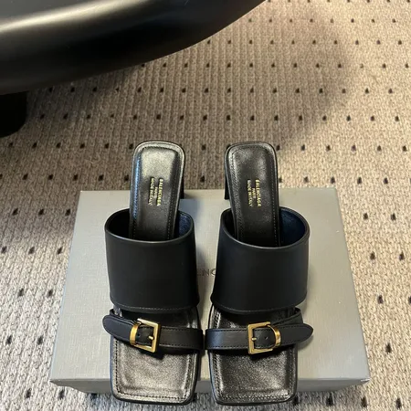 バレンシアガ サンダル