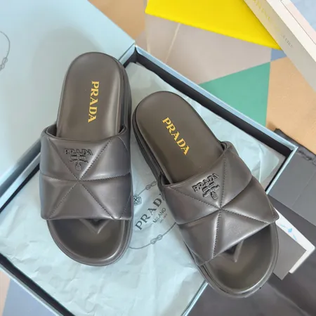 プラダ スリッパ