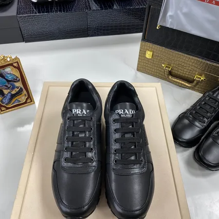 プラダ カジュアルシューズ