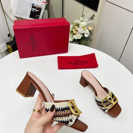 ヴァレンティノ スリッパ