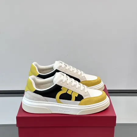 フェラガモ カジュアルシューズ