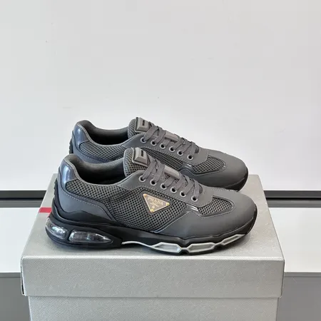 プラダ スニーカー