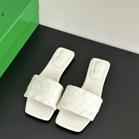 ボッテガ ヴェネタ スリッパ