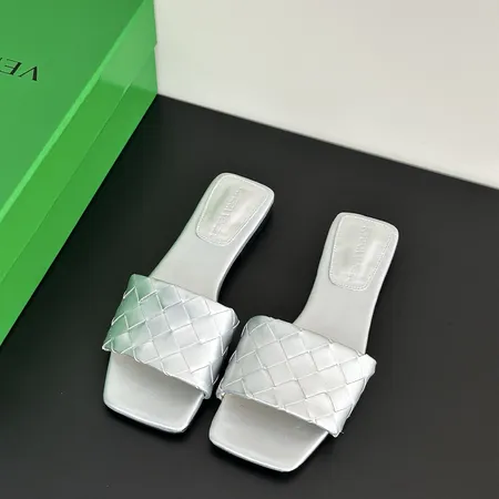 ボッテガ ヴェネタ スリッパ