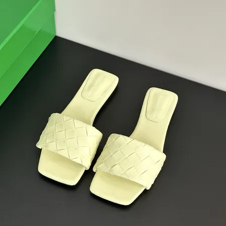 ボッテガ ヴェネタ スリッパ