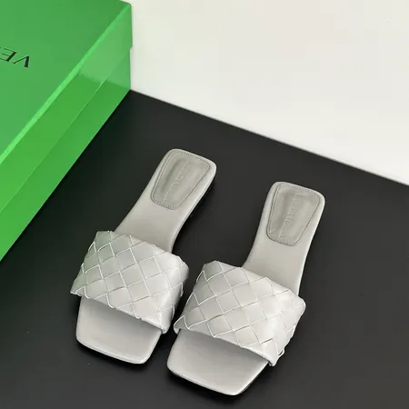 ボッテガ ヴェネタ スリッパ