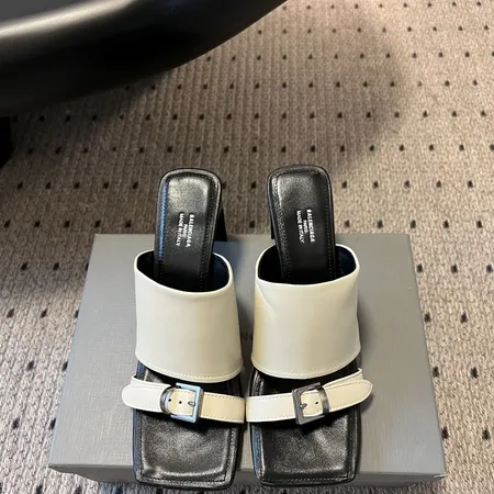 バレンシアガ サンダル