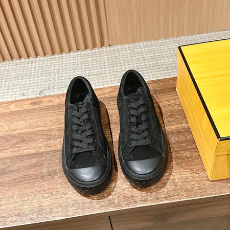 フェンディ カジュアルシューズ