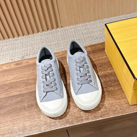 フェンディ カジュアルシューズ