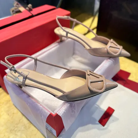 ヴァレンティノ サンダル