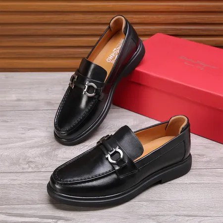 フェラガモ カジュアルシューズ