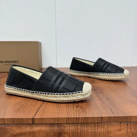 バーバリー ス カジュアルシューズ